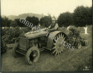 AM103 Fageol Tractor Photograph